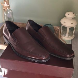 Brown leather Bruno Magli loafer